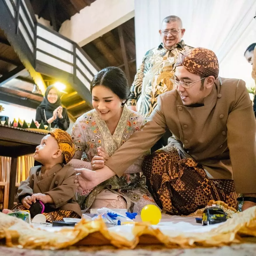 Tedak siten anak Fitri Ayu © 2020 brilio.net