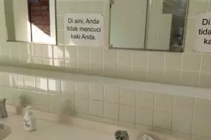 Viral peringatan dilarang cuci kaki Bahasa Indonesia di Jepang