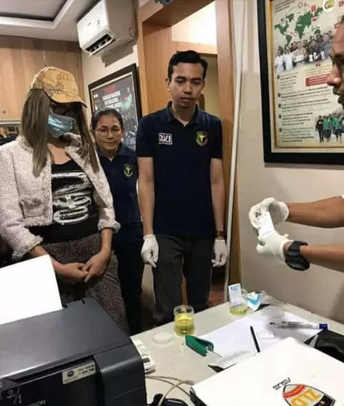 penampakan Lucinta Luna saat diperiksa polisi Instagram penampakan Lucinta Luna saat diperiksa polisi Instagram