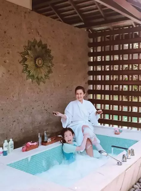 7 potret nafa urbach bareng mantan suami dan anak Instagram