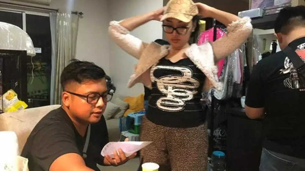 Lucinta Luna ditangkap  kapanlagi.com 