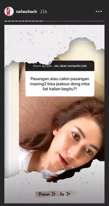 Kedekatan dengan mantan suami disorotan Instagram