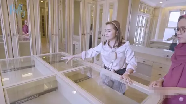 Kamar mandi Prilly  YouTube 