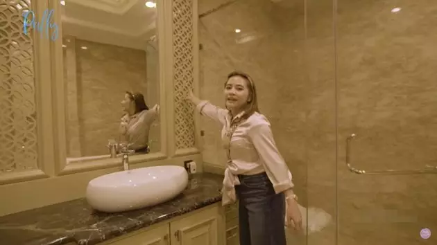 Kamar mandi Prilly  YouTube 