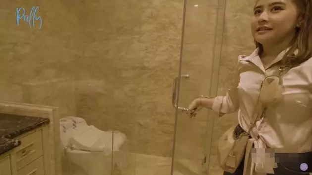 Kamar mandi Prilly  YouTube 