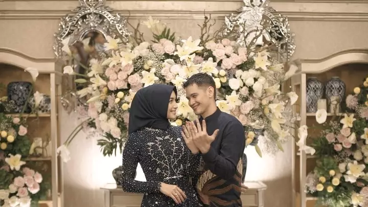 Beda gaya lamaran pesinetron Tanah Air Instagram 