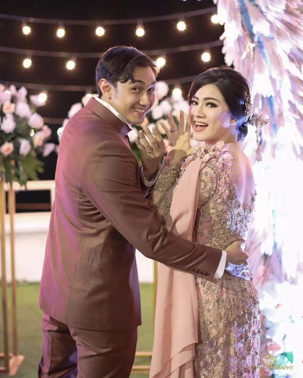 Beda gaya lamaran pesinetron Tanah Air Instagram 