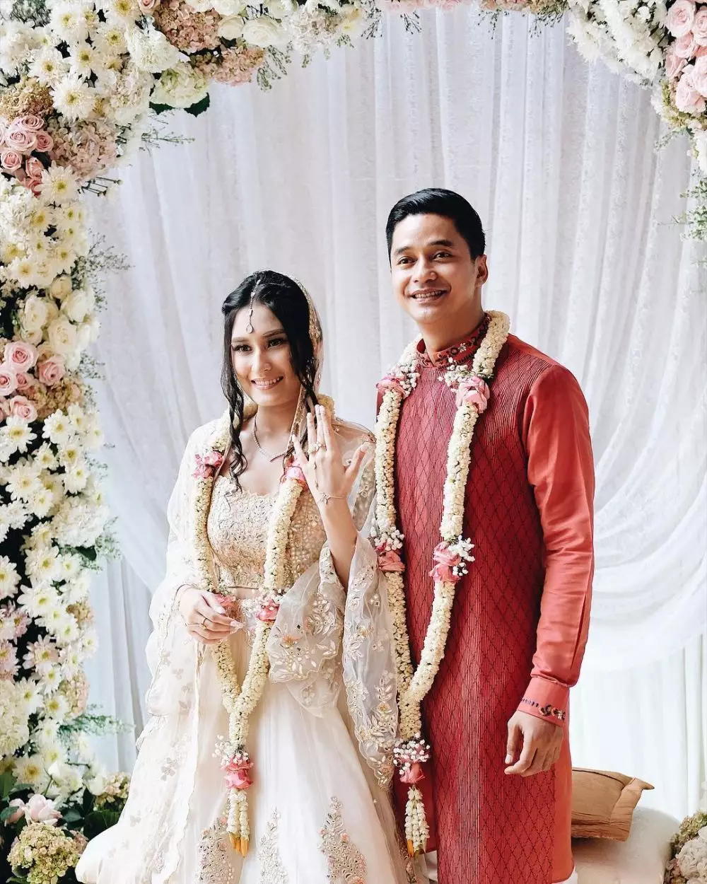 Beda gaya lamaran pesinetron Tanah Air Instagram 