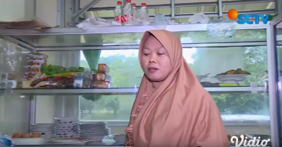 Penampakan warteg usaha ibunda Misca Mancung youtube Penampakan warteg usaha ibunda Misca Mancung youtube