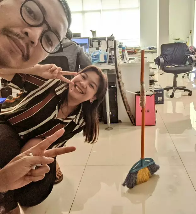 Viral Broom Challenge twitter