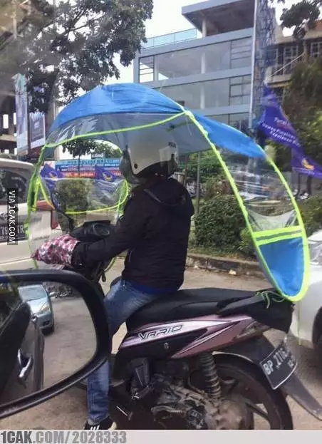 tingkah absurd waktu kepanasan kocak © 2020 1cak.com