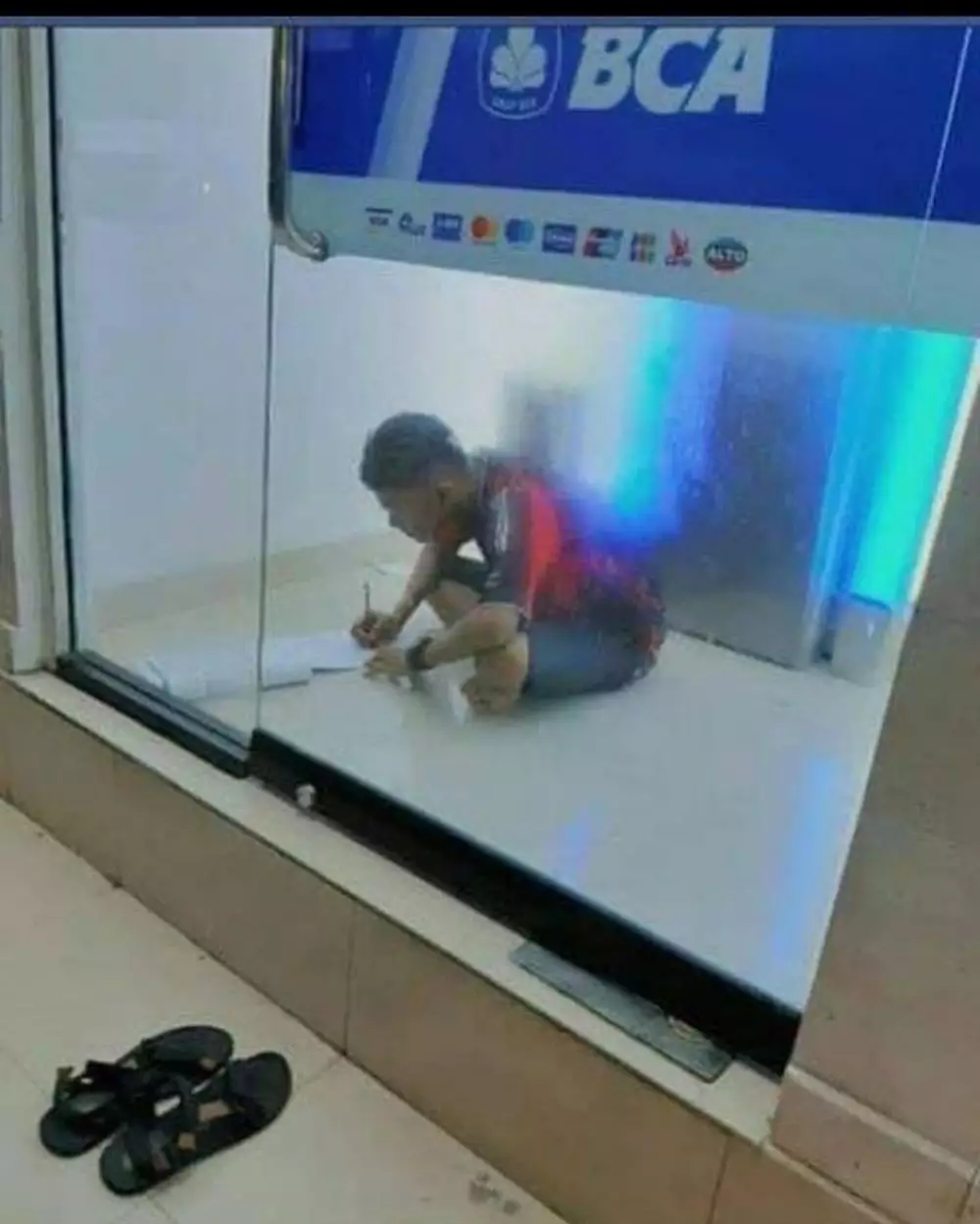 tingkah absurd waktu kepanasan kocak © 2020 1cak.com