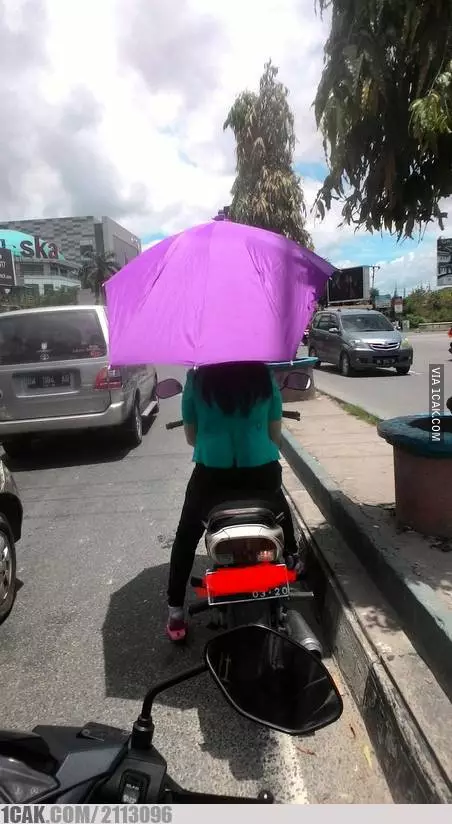 tingkah absurd waktu kepanasan kocak © 2020 1cak.com