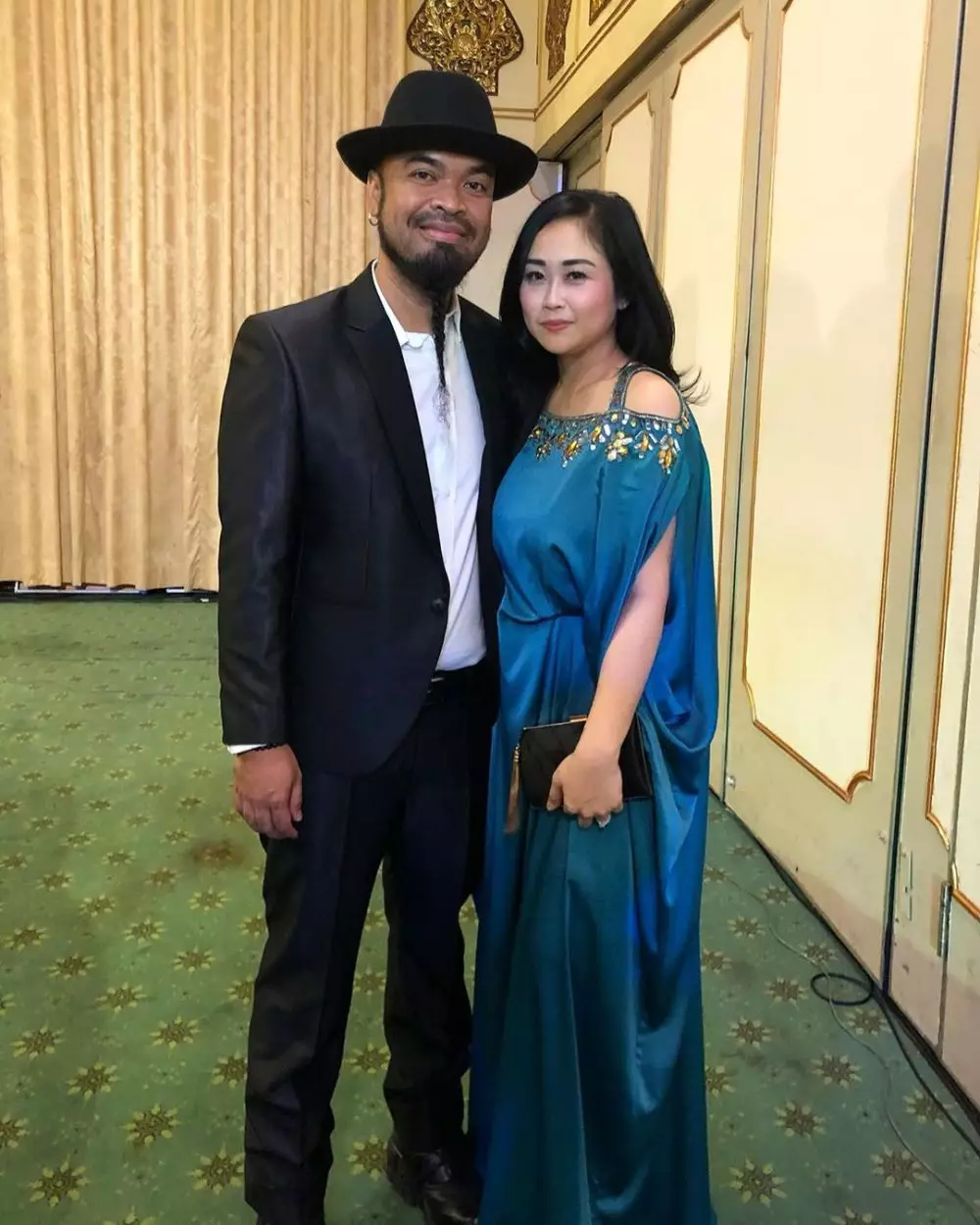 momen pelawak dan istri instagram 