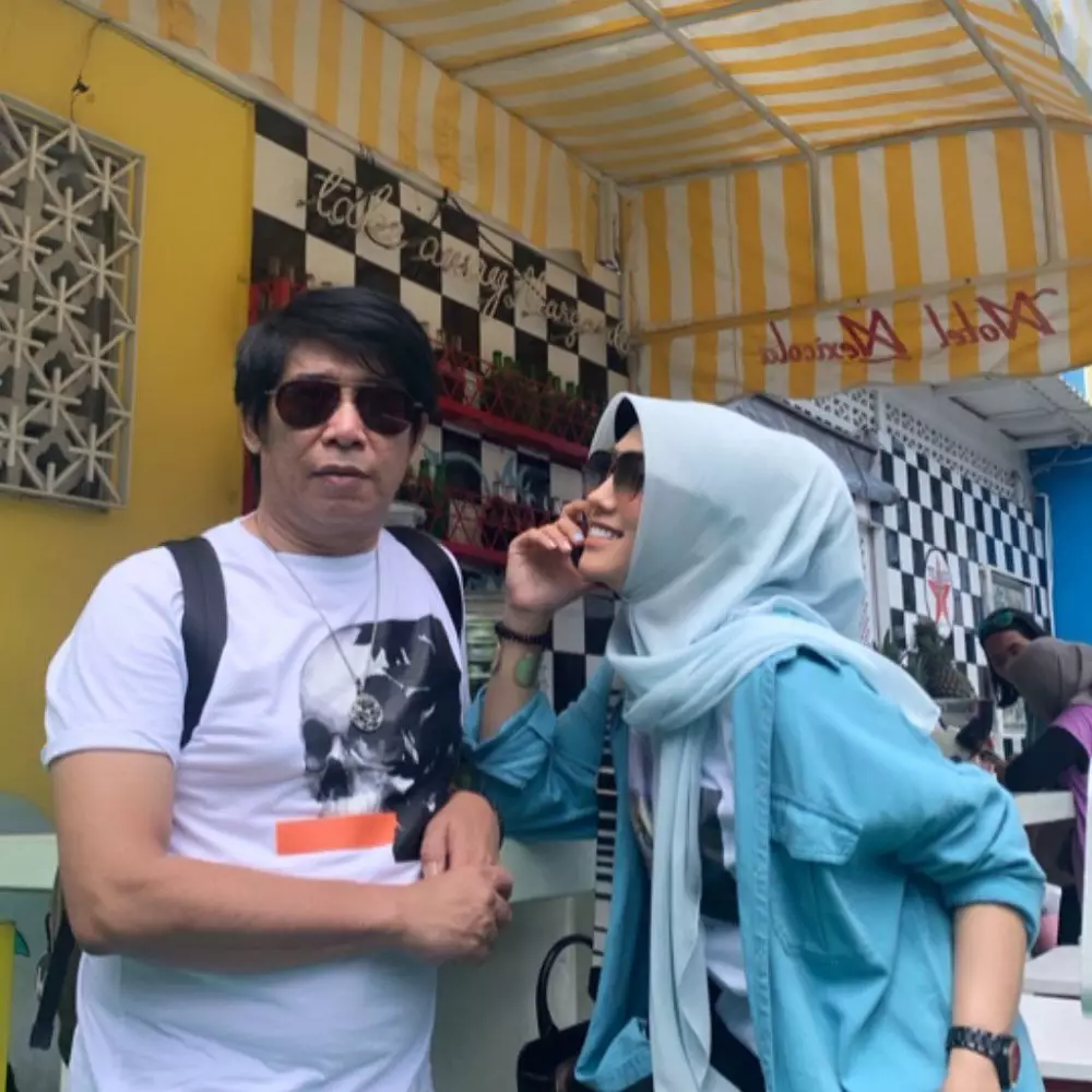 momen pelawak dan istri instagram 