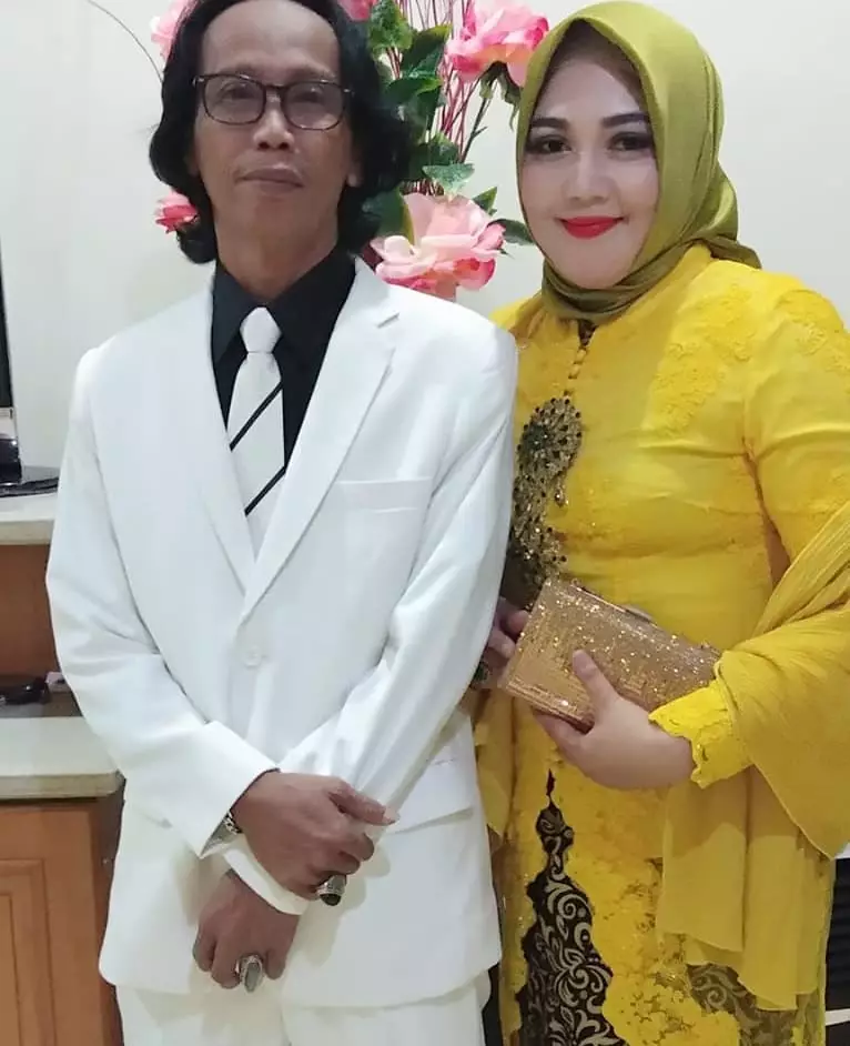 Momen mesra Mandra dan istrinya Instagram 