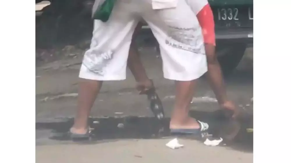 Pedagang cuci digenangan air  Twitter