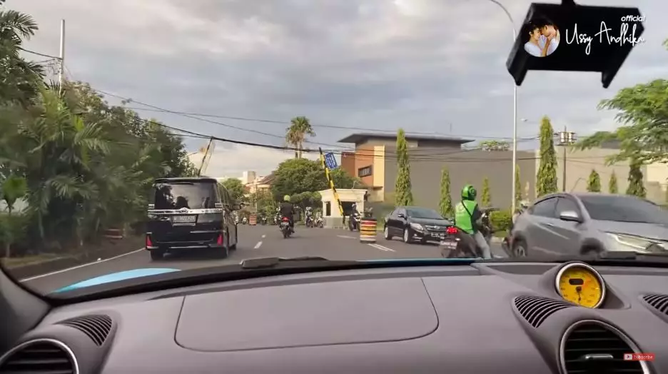 Mobil mewah Ussy  YouTube 