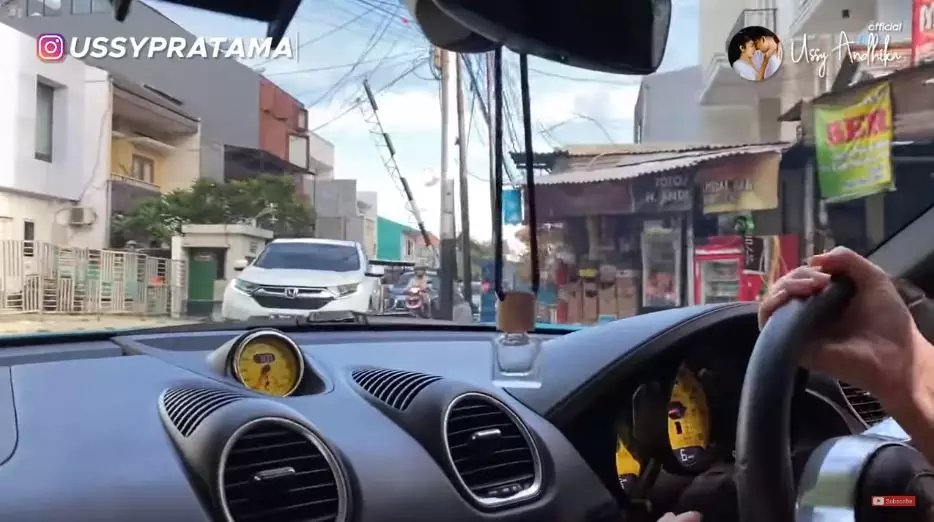 Mobil mewah Ussy  YouTube 