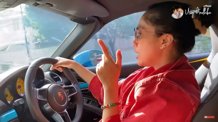 Mobil mewah Ussy  YouTube 