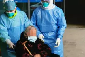 Nenek 96 tahun dinyatakan sembuh dari virus Corona