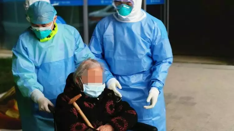 Nenek 96 tahun dinyatakan sembuh dari virus Corona