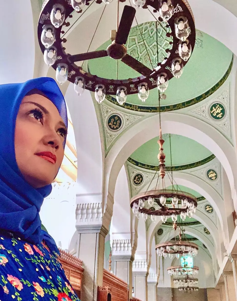 Bella Saphira umrah  Instagram 