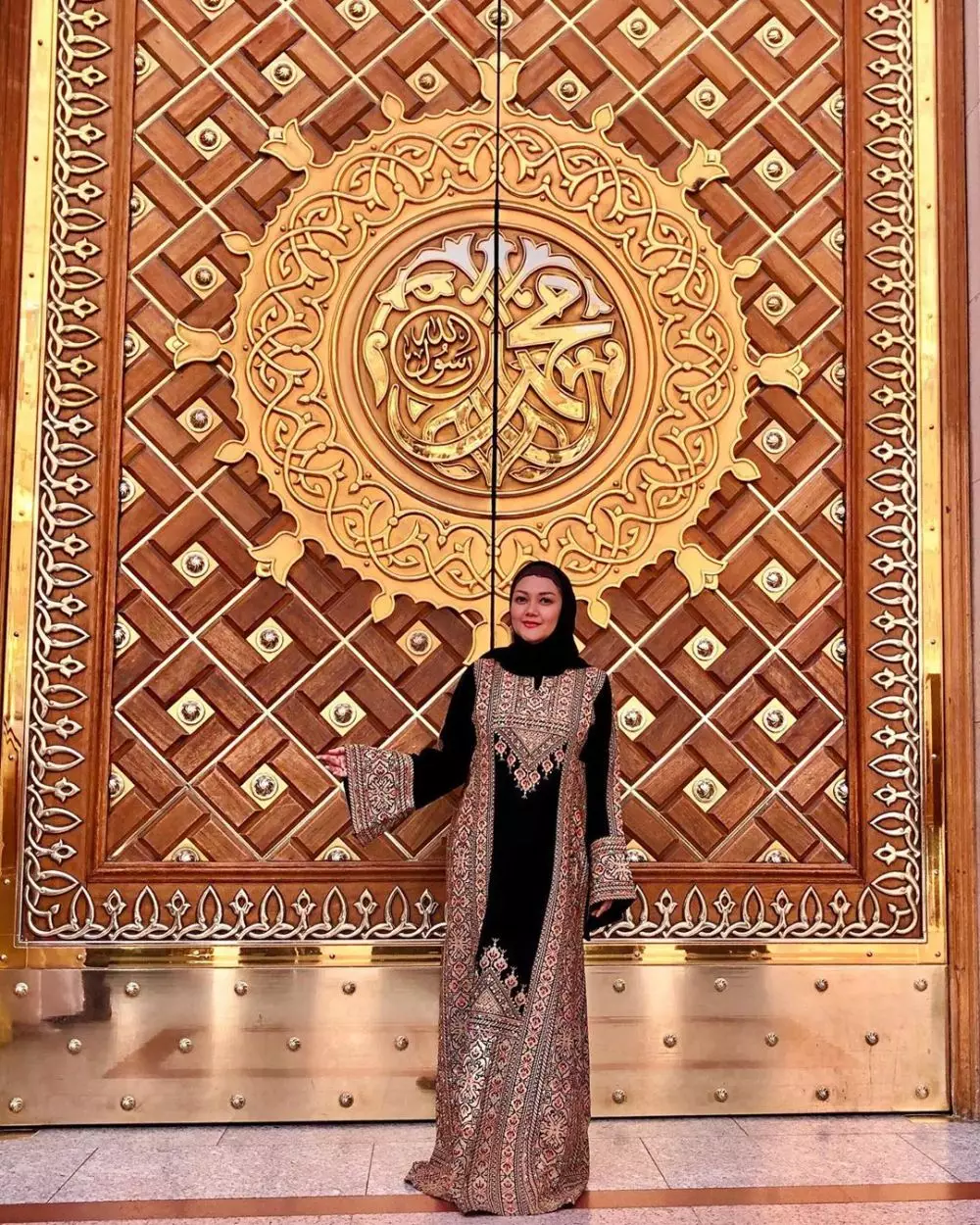 Bella Saphira umrah  Instagram 