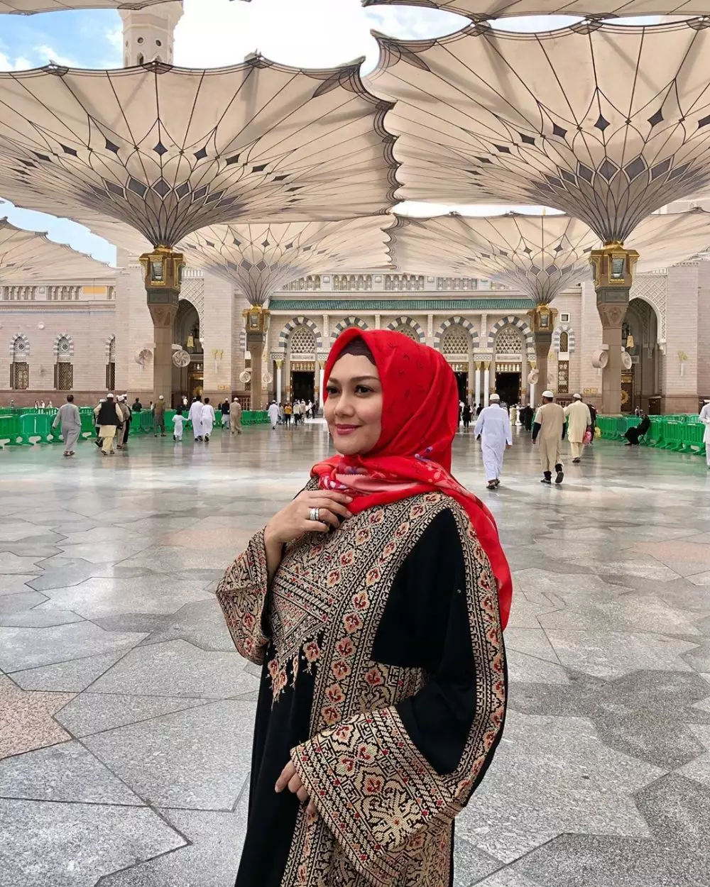 Bella Saphira umrah  Instagram 