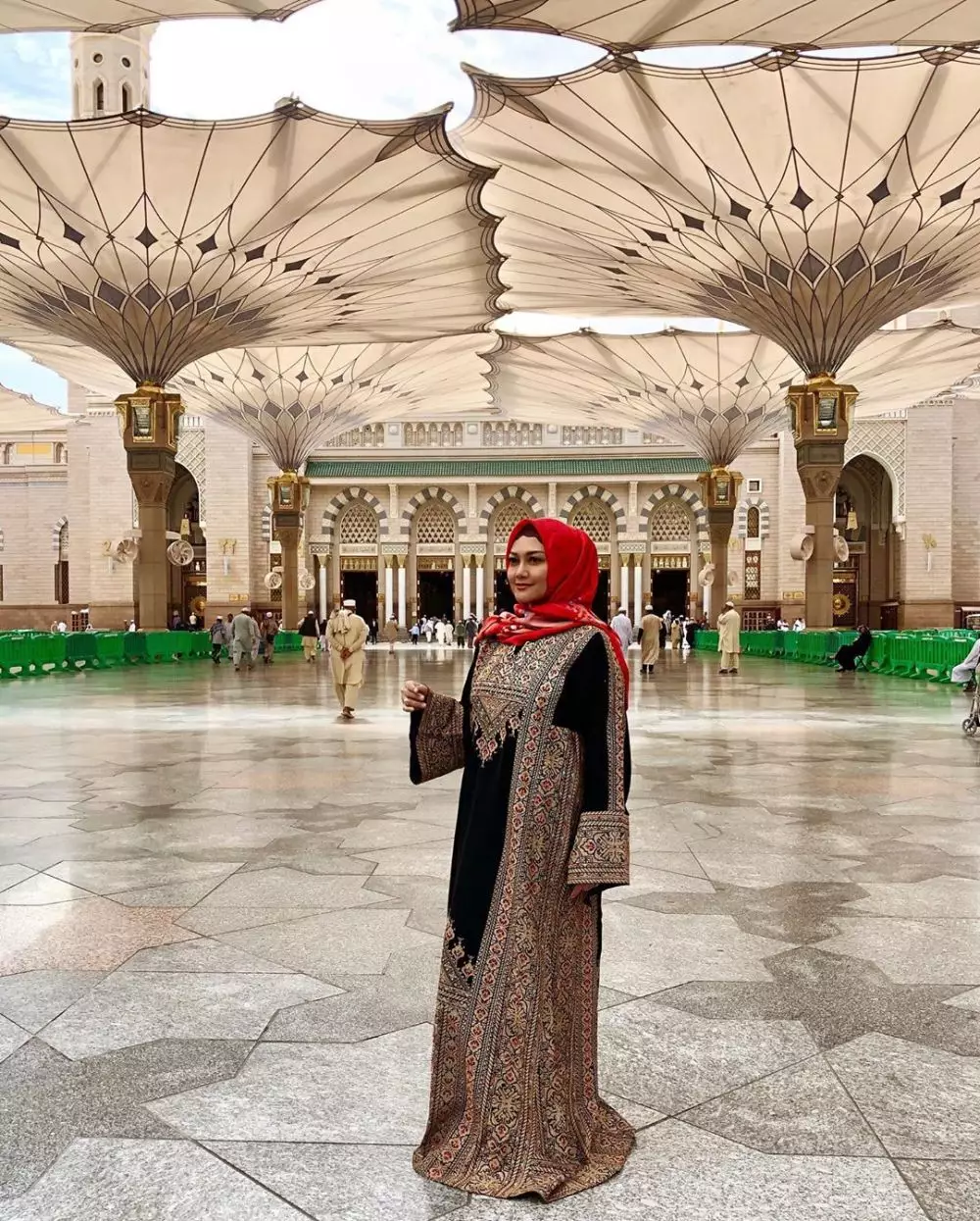Bella Saphira umrah  Instagram 