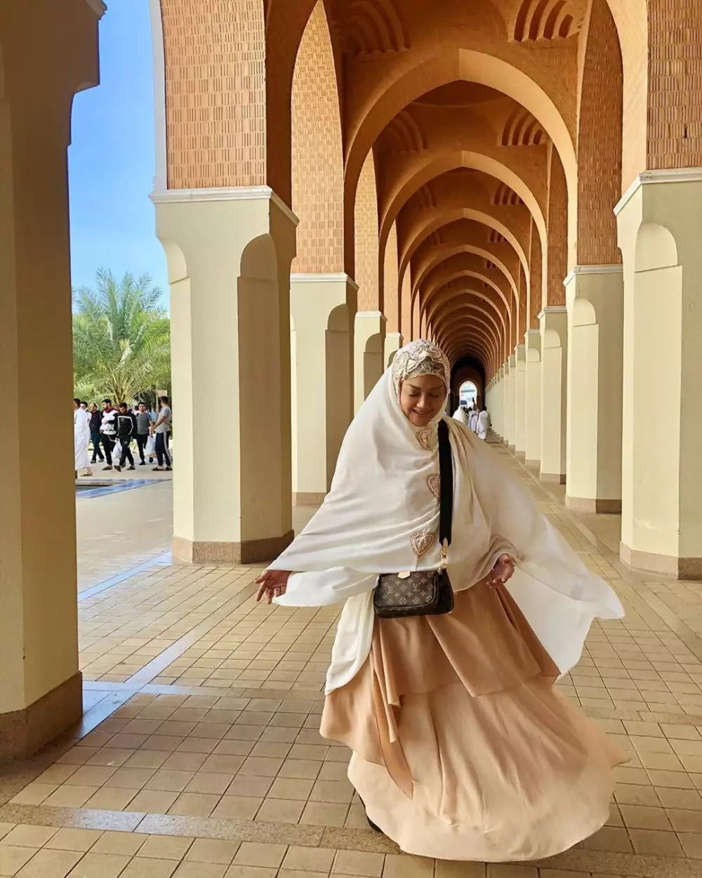 Bella Saphira umrah  Instagram 