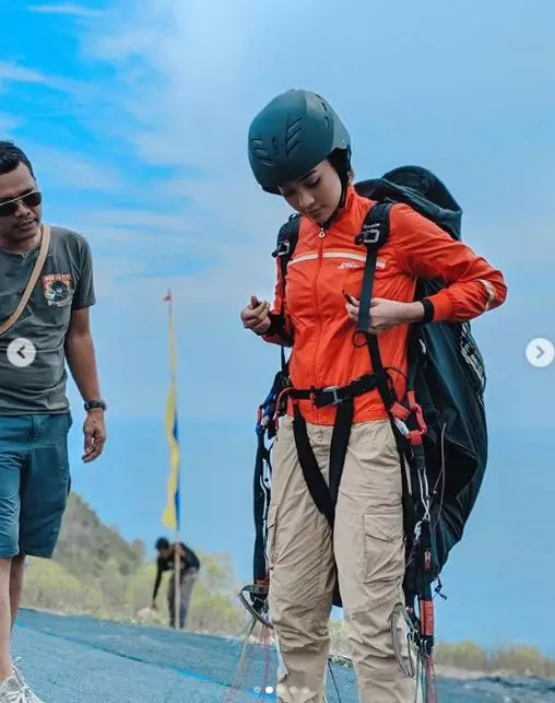 8 Gaya Anya Geraldine jadi atlet paralayang di 'Serigala Langit' Instagram @anyageraldine