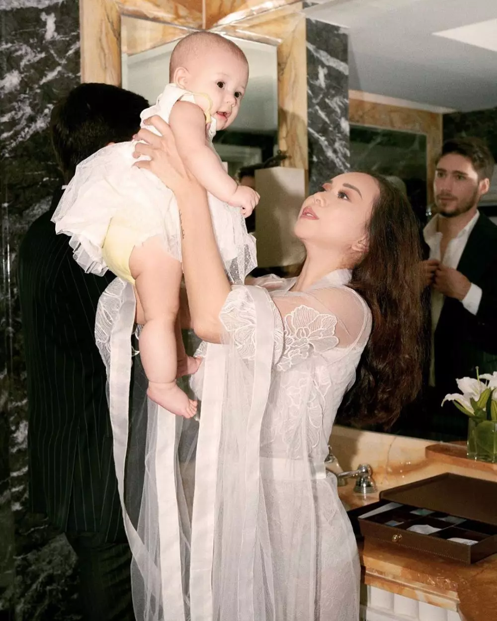 potret harmonis keluarga Aura Kasih Instagram/@winstongomez