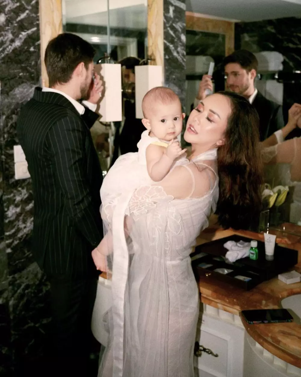 potret harmonis keluarga Aura Kasih Instagram/@winstongomez