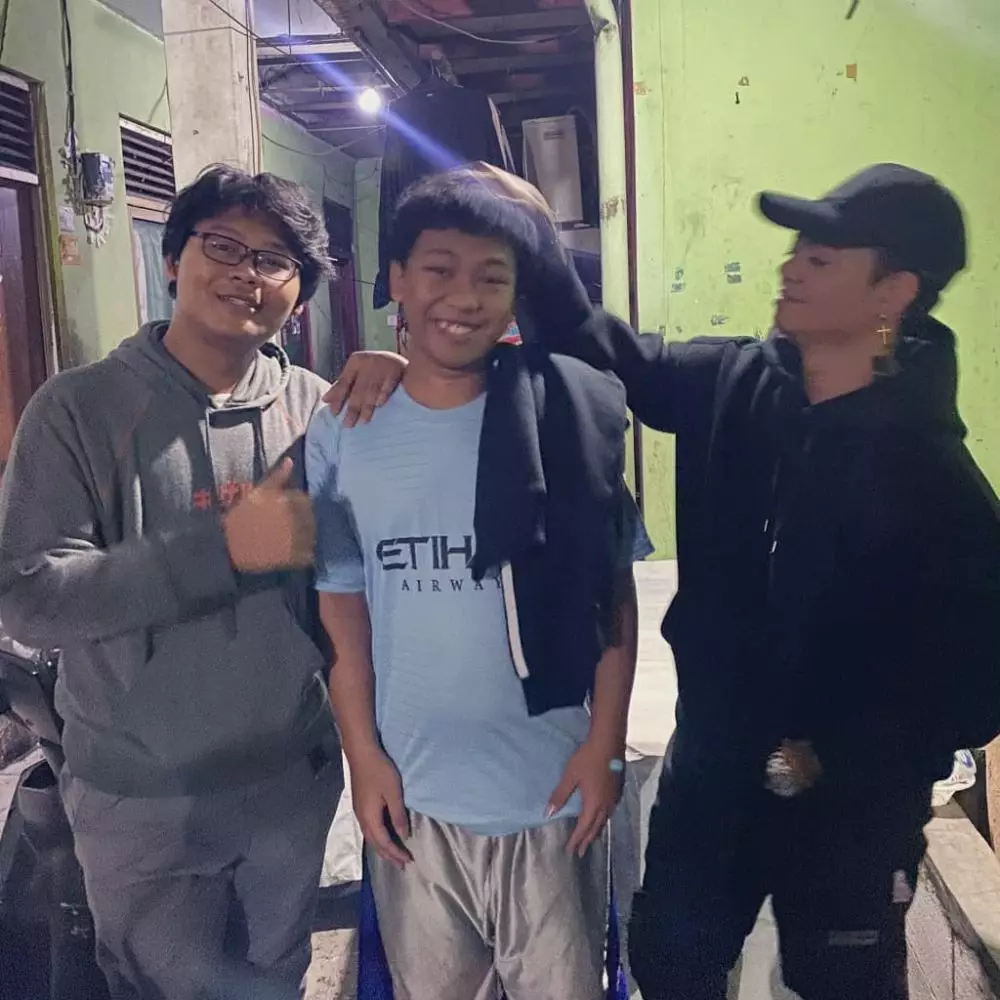 Ulang tahun tiga orang facebook