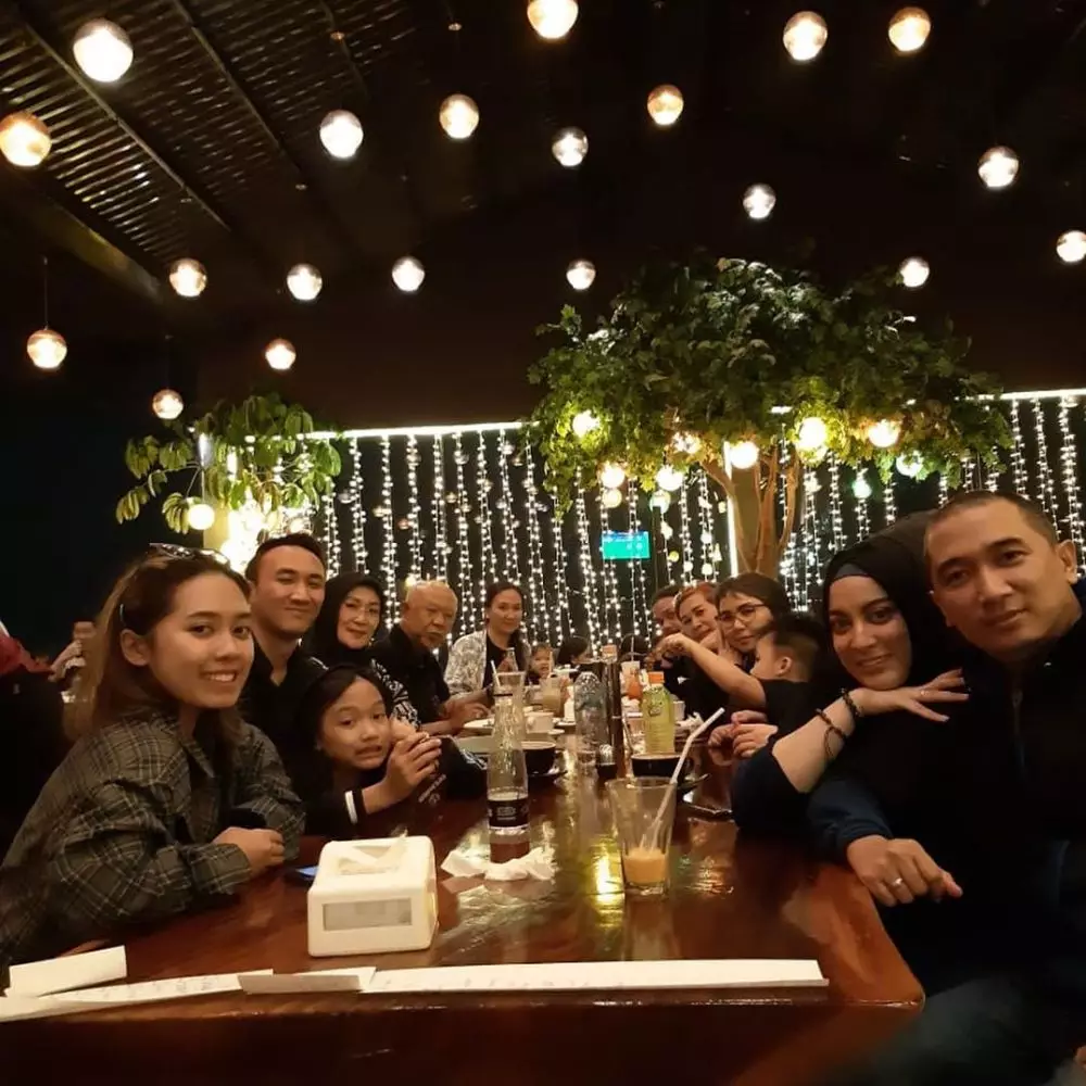 Jane Shalimar dan anak suami instagram  Jane Shalimar dan anak suami instagram