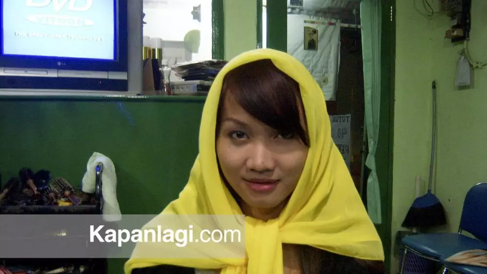 Potret lawas Lucinta Luna saat bekerja di salon kapanlagi.com