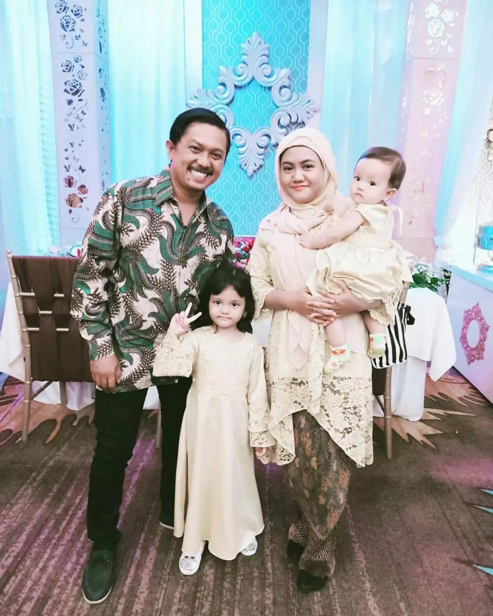 Tisna TOP dan keluarga © 2020 brilio.net Tisna TOP dan keluarga © 2020 brilio.net