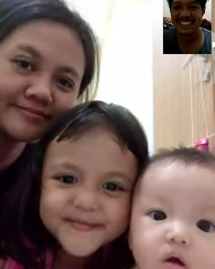 Tisna TOP dan keluarga © 2020 brilio.net Tisna TOP dan keluarga © 2020 brilio.net