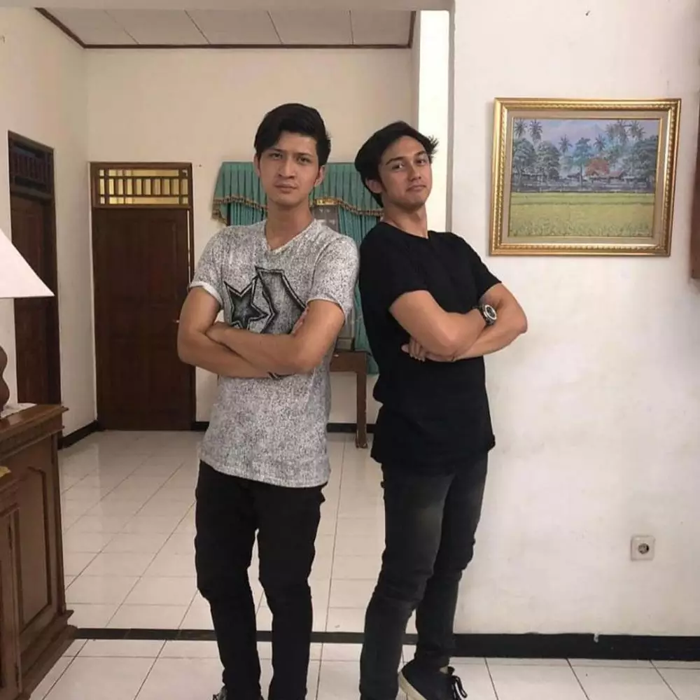 potret Aditya Zoni dan pemain Cinta Karena Cinta Instagram potret Aditya Zoni dan pemain Cinta Karena Cinta Instagram