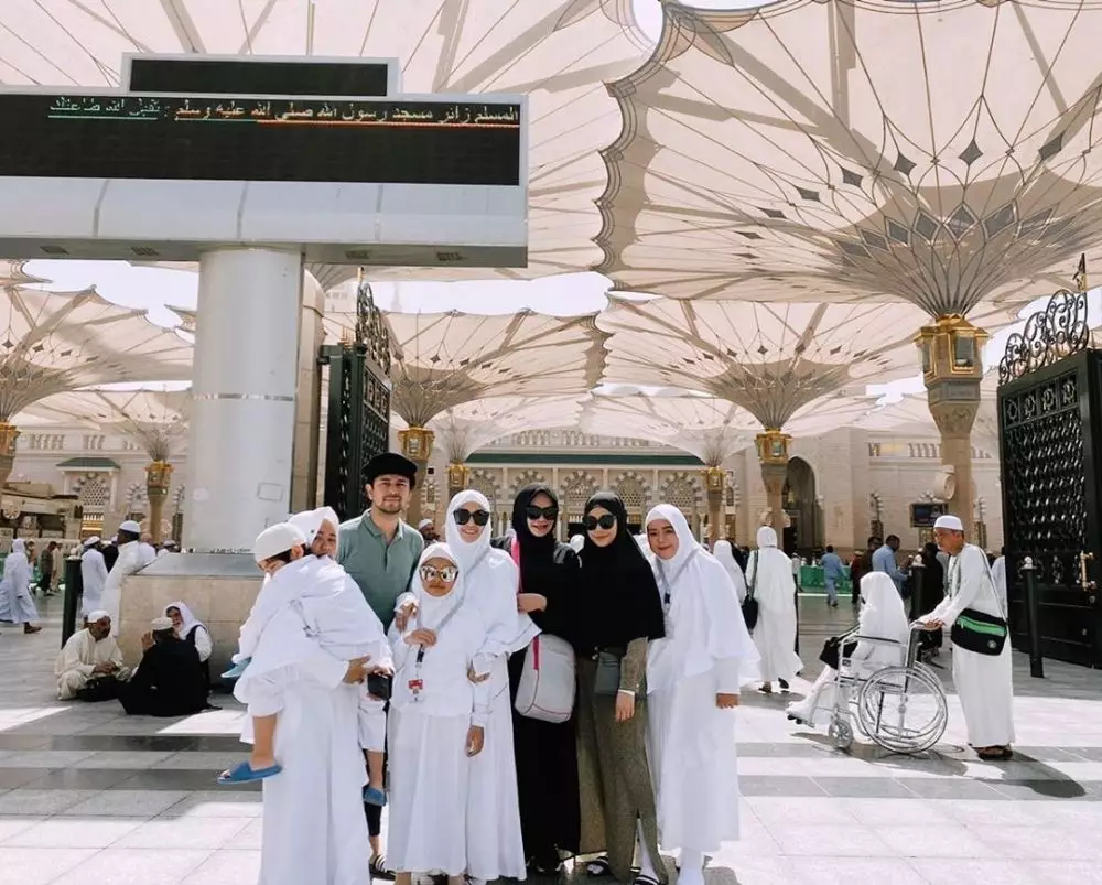 potret nagita raffi umrah Instagram