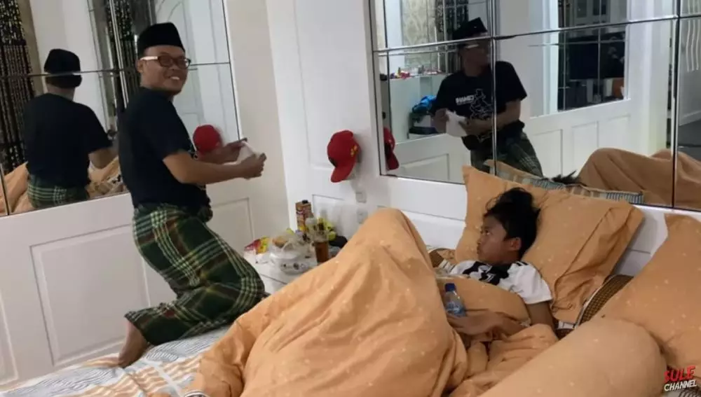 sule rawat anak sakit © 2020 brilio.net sule rawat anak sakit © 2020 brilio.net