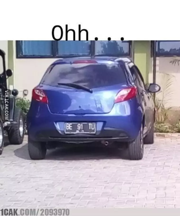 pelat nomor kendaraan absurd © 2020 1cak.com