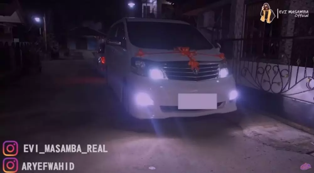evi masamba kado mobil © 2020 brilio.net evi masamba kado mobil © 2020 brilio.net