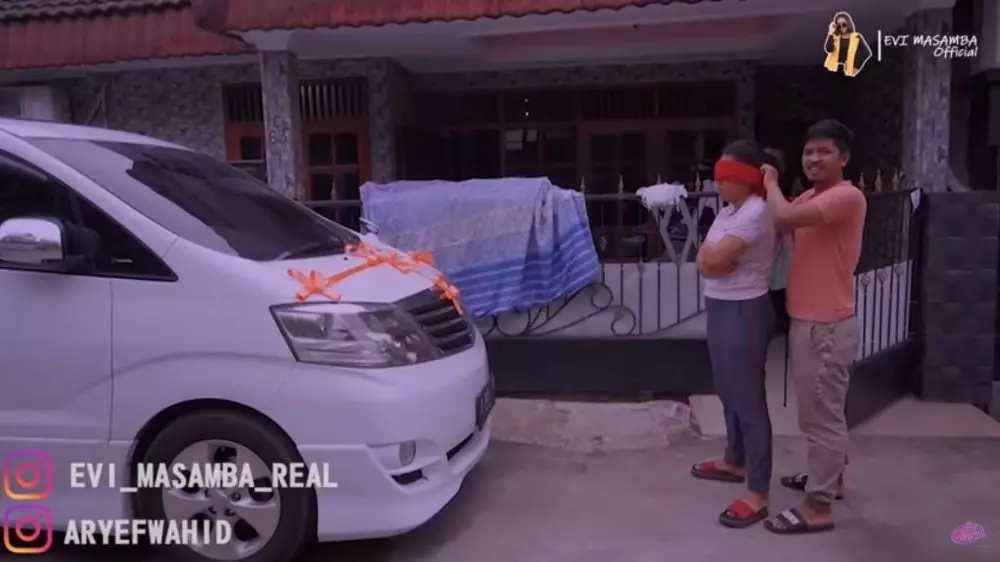 evi masamba kado mobil © 2020 brilio.net evi masamba kado mobil © 2020 brilio.net