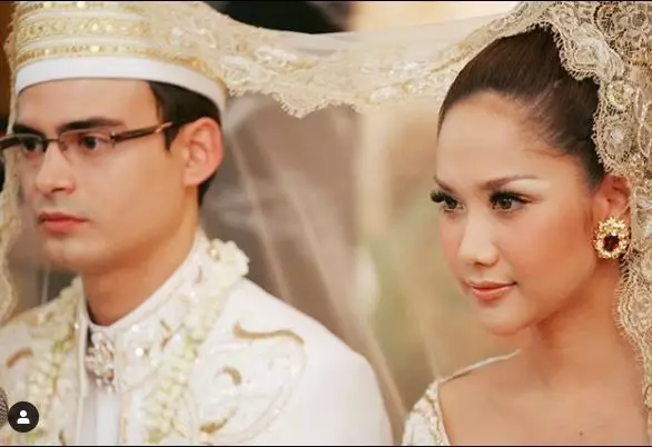 Pesan BCL untuk Ashraf Sinclair saat anniversary ke-11, penuh makna © 2020 brilio.net Pesan BCL untuk Ashraf Sinclair saat anniversary ke-11, penuh makna © 2020 brilio.net