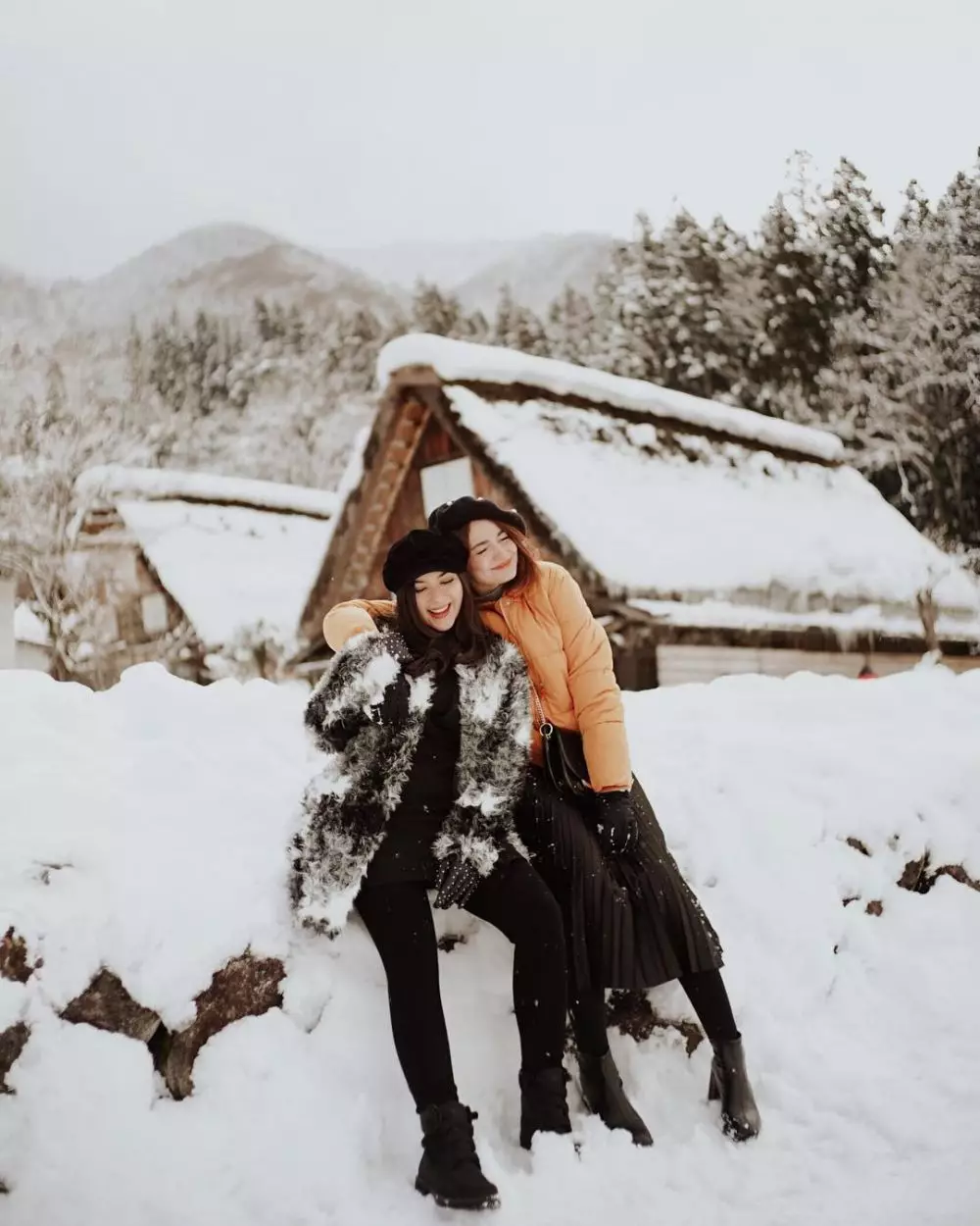 Persahabatan Jessica Mila dan Enzy Storia © 2020 brilio.net Persahabatan Jessica Mila dan Enzy Storia © 2020 brilio.net