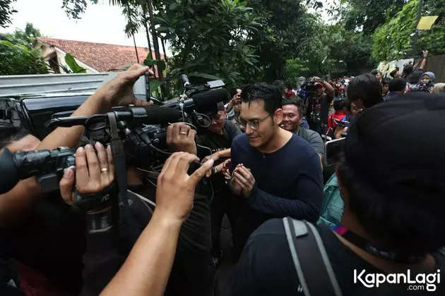 Seleb takziah Ashraf Sinclair  kapanlagi.com & merdeka.com  Seleb takziah Ashraf Sinclair  kapanlagi.com & merdeka.com