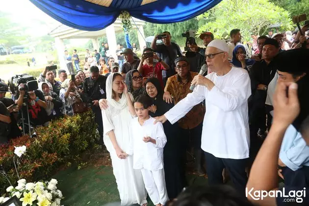 Potret pemakaman Ashraf Sinclair Instagram 