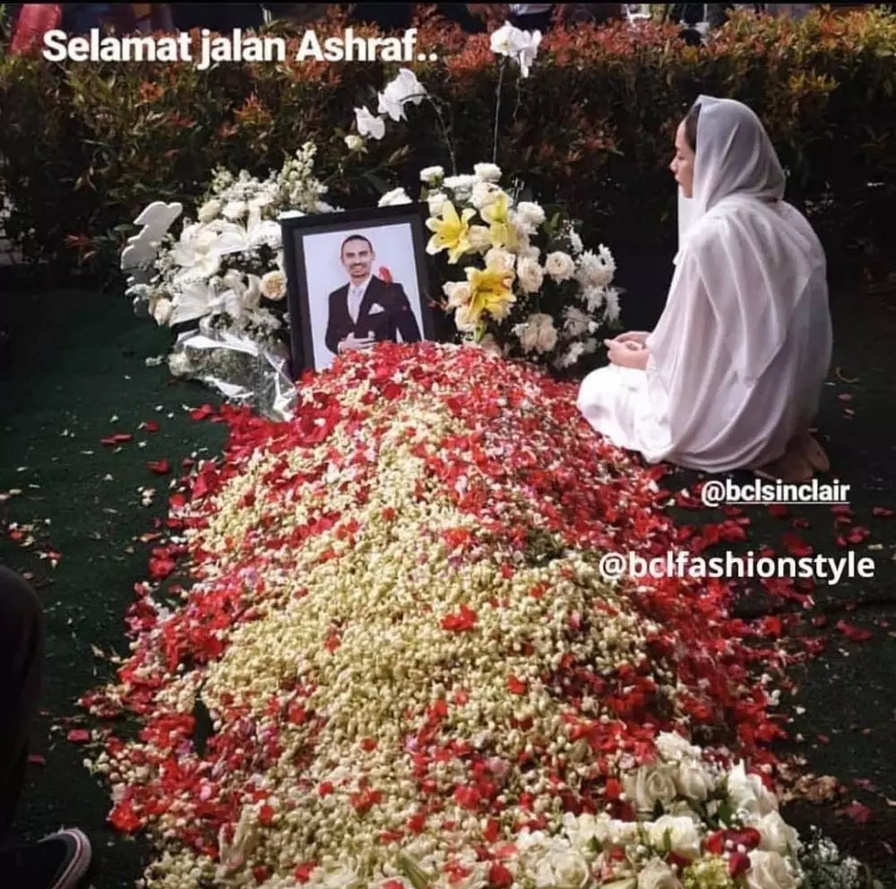 Potret pemakaman Ashraf Sinclair Instagram 